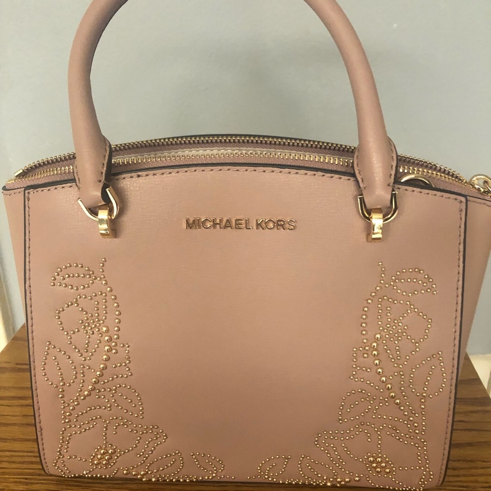 Used one time- almost NEW Michaels Kors handbag